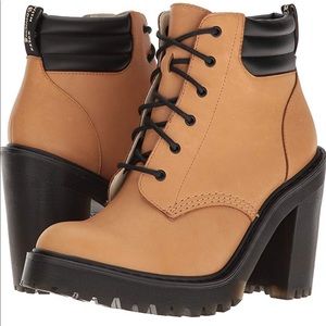 Dr. Martens Persephone